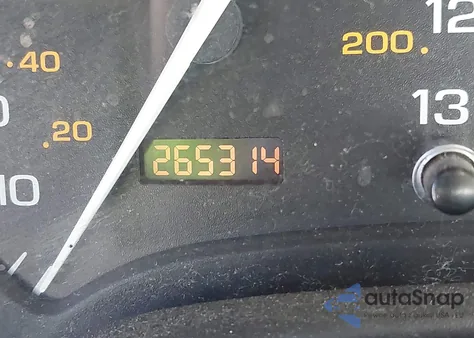 2001 Saturn L300 z USA, uszkodzony, nr VIN 1G8JW52R81Y564763